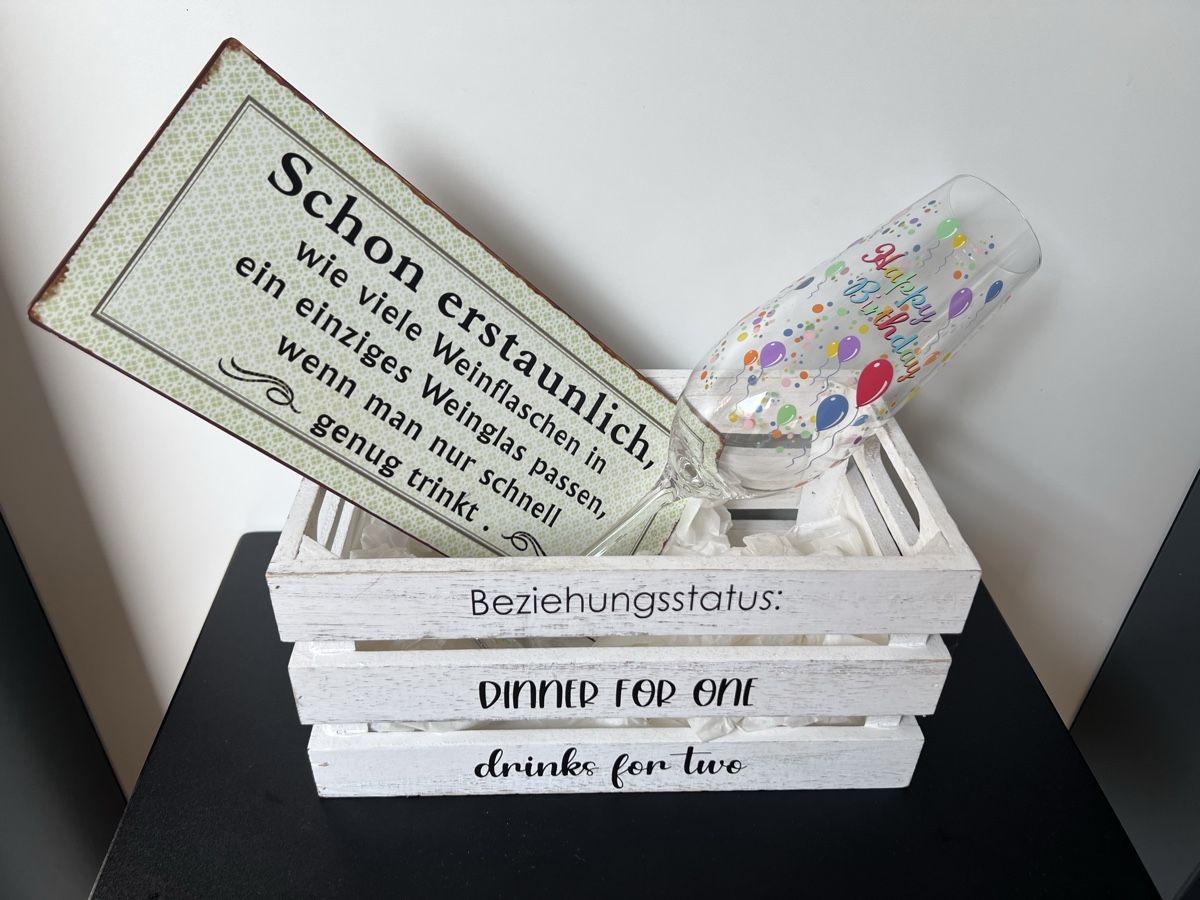 Tutte le decorazioni: Kiste "Dinner for One" Geschenk Idee – Usato da Widnau venduto da mir_785n 1