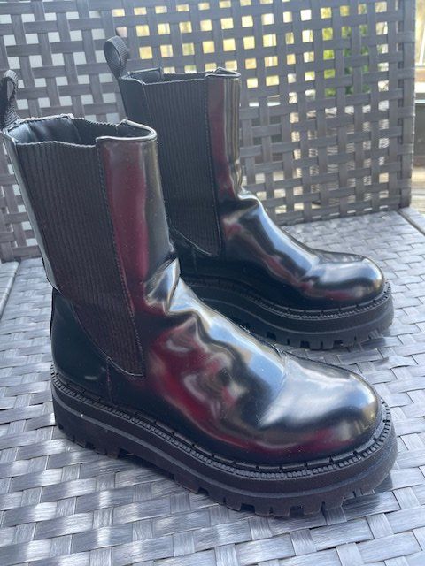 Zara Scarpe da donna: ZARA Stiefel Gr. 38 – Usato da Basel venduto da PinkPong