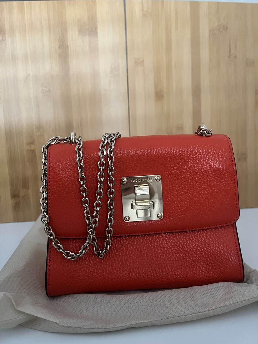 Coccinelle Taschen für Damen: Originale orangefarbende Coccinelle Tasche – Gebraucht aus Dietikon von Mischi2167