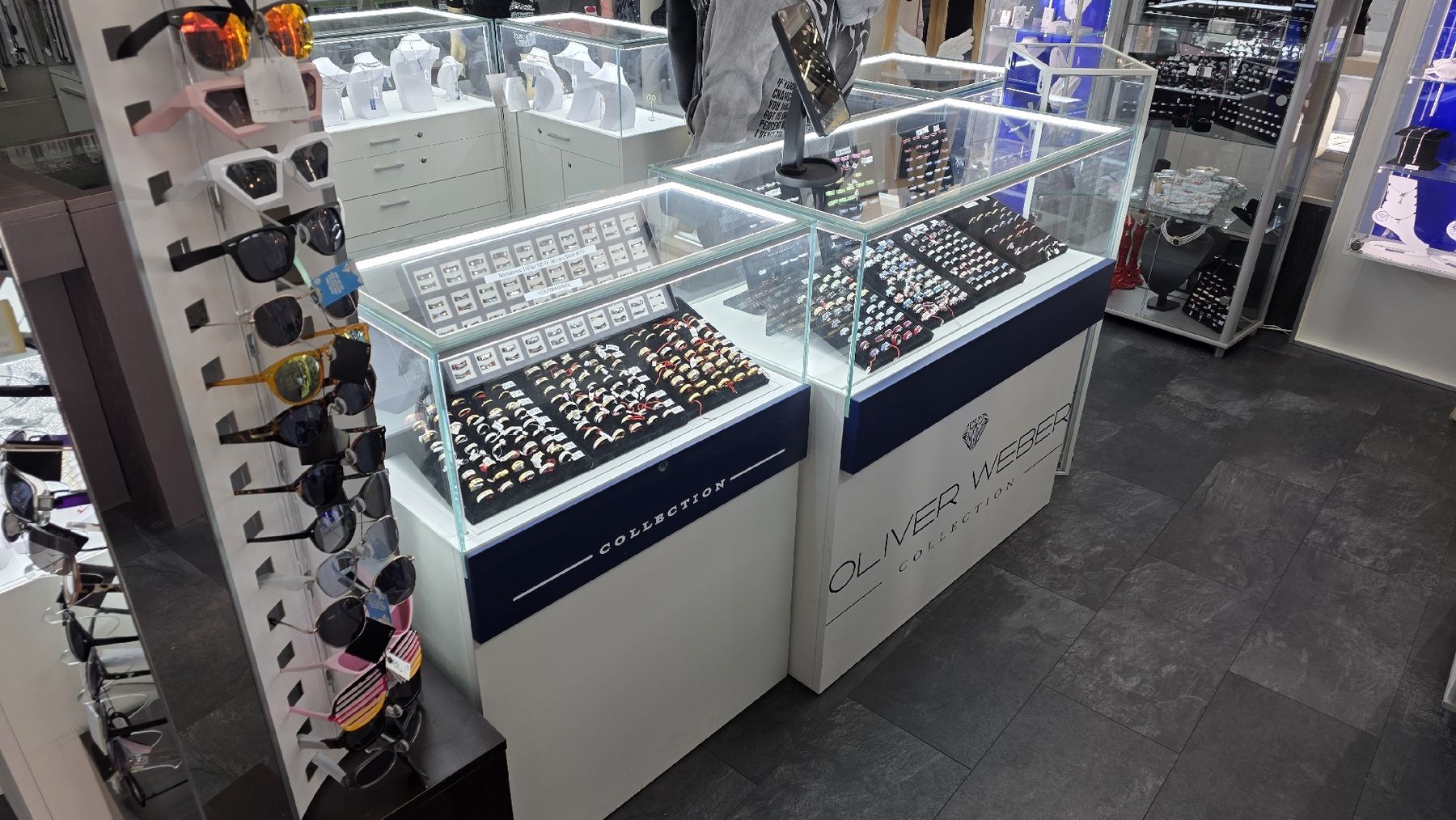 Allestimento di negozi e stand fieristici: Verkaufstresen / Vitrinen – Usato da Menziken venduto da eupaedi 3