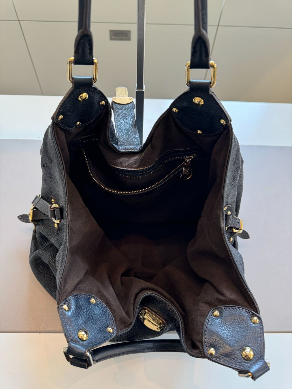 Louis Vuitton Borse da donna: Louis Vuitton Mahina – Usato da Genève venduto da Harold-W 1