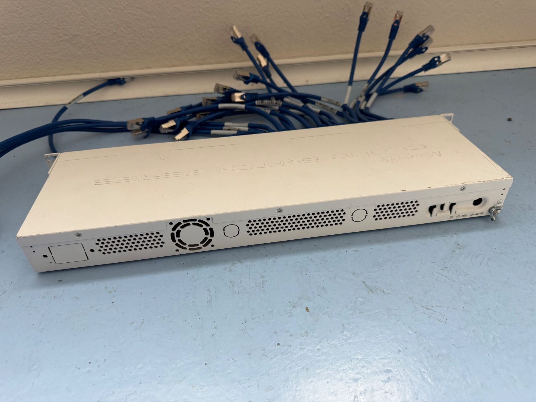 Hub & Switch: MikroTik Cloud Router Switch CRS326-24G-2S+RM – Usato da Zürich venduto da mar_hs6l 1