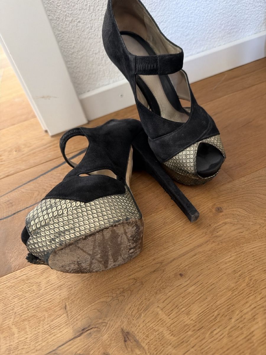 Fendi Scarpe da donna: Fendi Black Suede Peep Toe - Size 37.5 – Usato da Stallikon venduto da RTagel 3