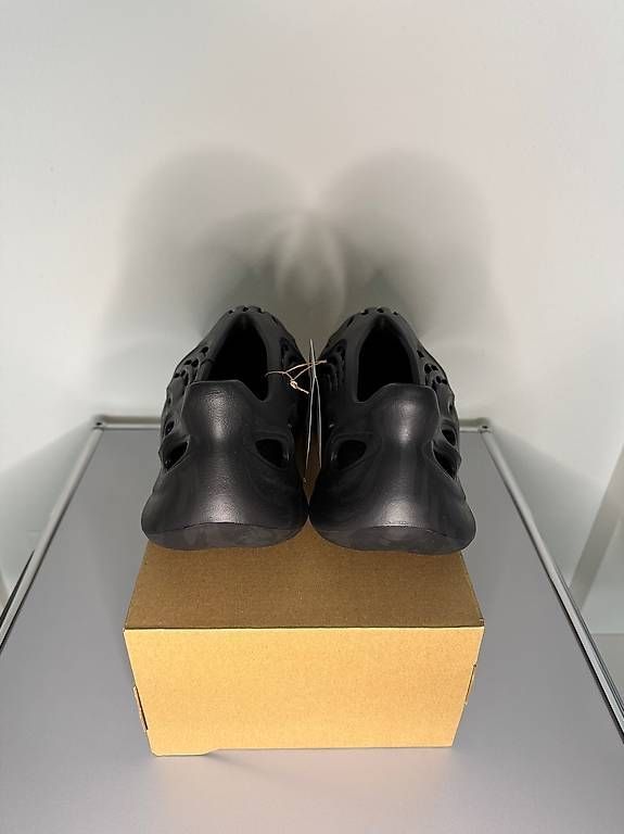 Adidas Scarpe da uomo: Adidas Yeezy Foam RNR Onyx EU46 – Nuovo e nell'imballaggio originale da Reutigen venduto da Adweng 3