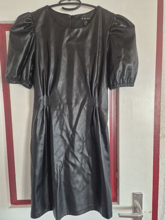Kleid Kunstleder schwarz Grösse 36 Puffärmel neuwertig