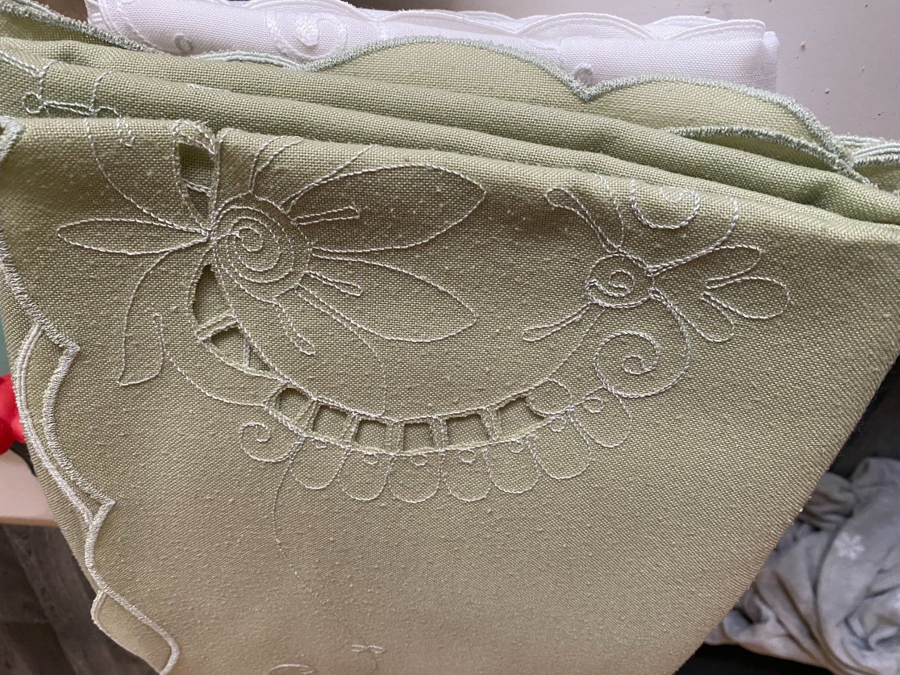 Sonstige Tischwäsche: Tischdecke  ca 226 x 160 cm. olive-kaki – Gebraucht aus Allenwinden von Obalu