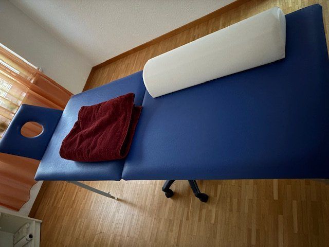 Lettini & sedie per cosmetici: blaue Massageliege – Nuovo (secondo la descrizione) da Würenlingen venduto da Delfinli1 2