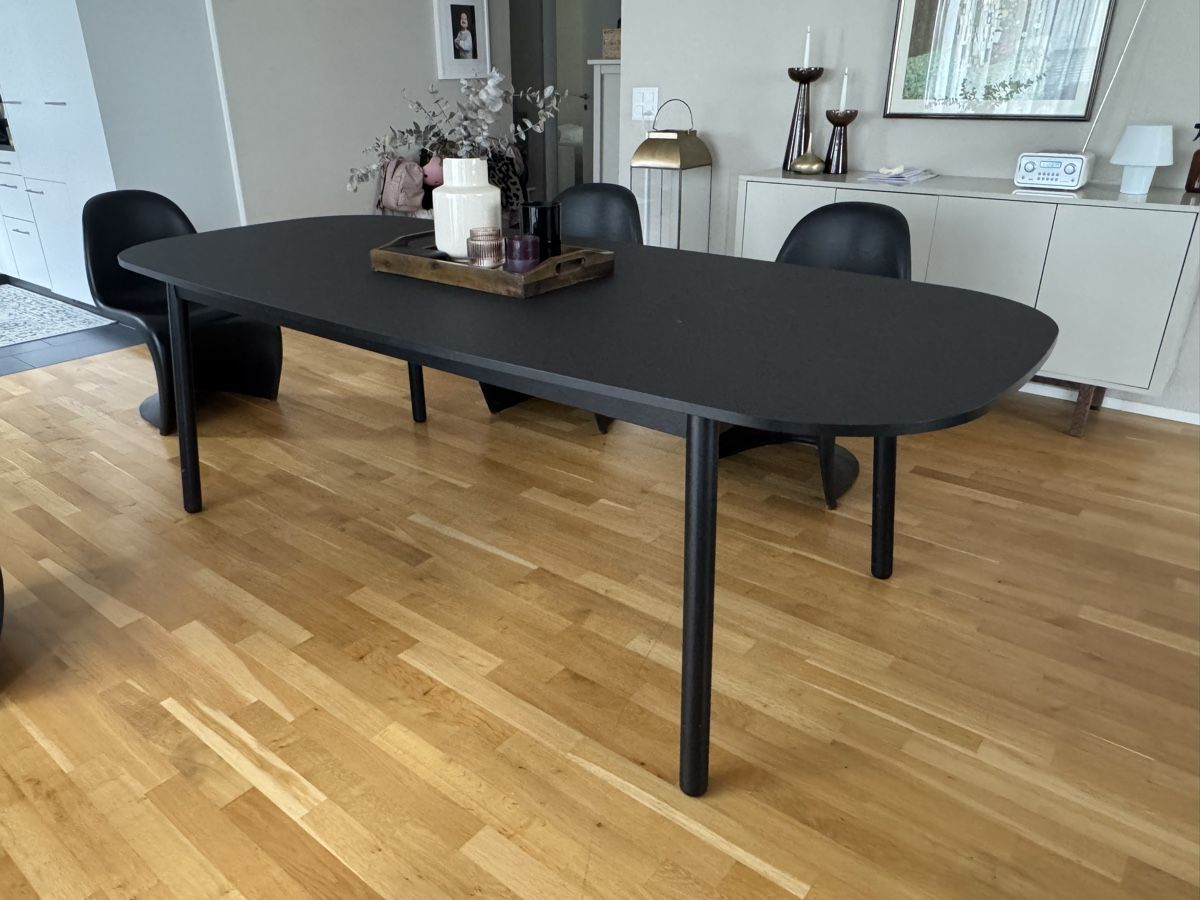 Tavoli: Esstisch VEDBO Ikea schwarz  – Usato da Galgenen venduto da Vintluxe 1