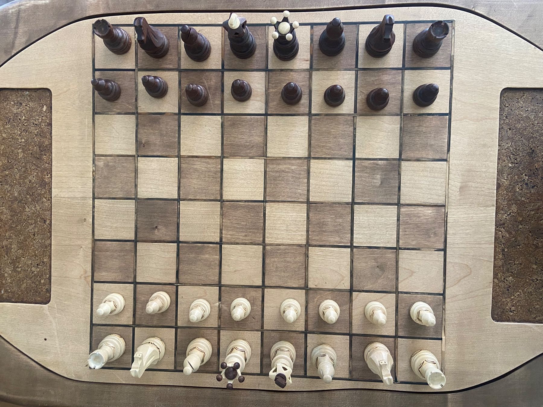 Tischset: Table unique d'échecs + 2 tabourets / hêtre/chêne – Gebraucht aus Gryon von kik_9pqm 3