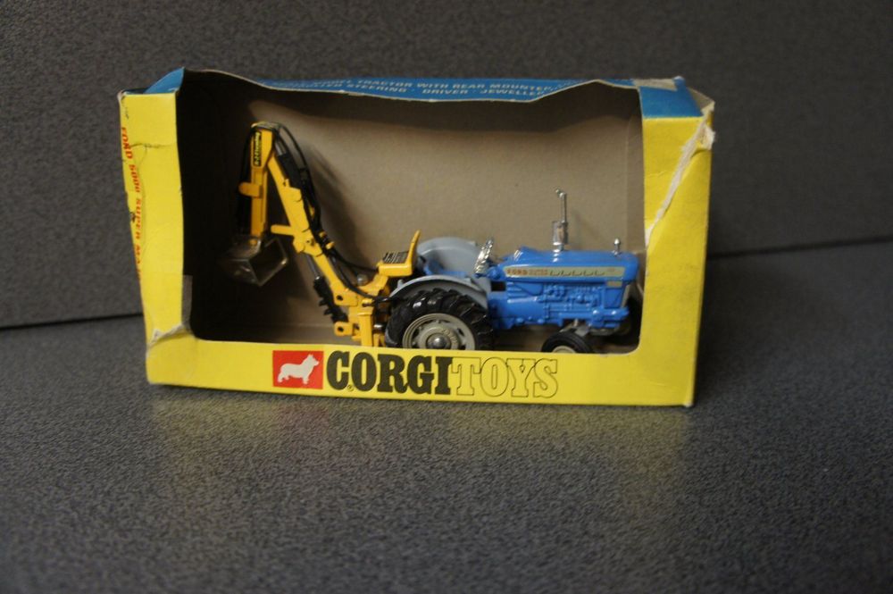 Ancien Tracteur / Tractopelle Corgi Toys En Fer - Massey - Jouet Enfant - Occasion