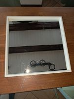 miroir modèle NISSEDAL d'IKEA cadre blanc  format carré 65x6