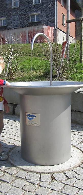 Stagni & Fontane ornamentali: Trinkwasserbrunnen - Edelstahl – Usato da Hefenhofen venduto da LieberherrAG