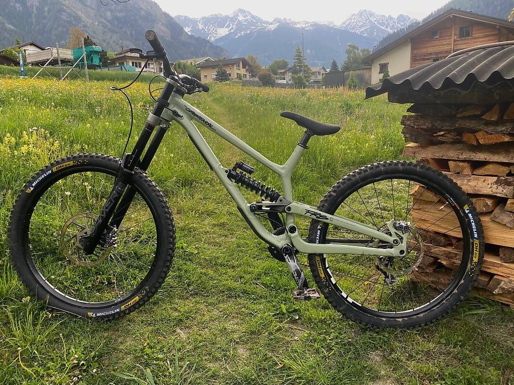 Commencal Vélos: DH Commencal – D'occasion à Vollèges par Bod73