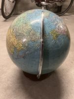 Weltkugel mit Metall-Meridian auf Holzsockel guter Zustand