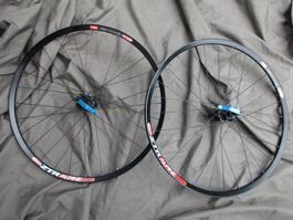 leichter MTB Laufradsatz NoTubes ZTR Alpine 26" SP100  135mm