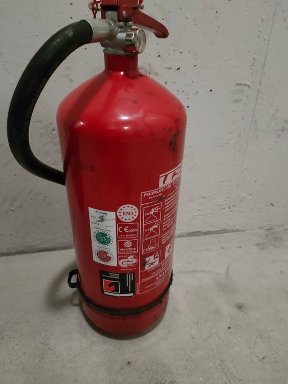 Berndt Gefahrgutausrüstung | Feuerlöscher, 2kg ABC, Dauerdruck mit Manometer