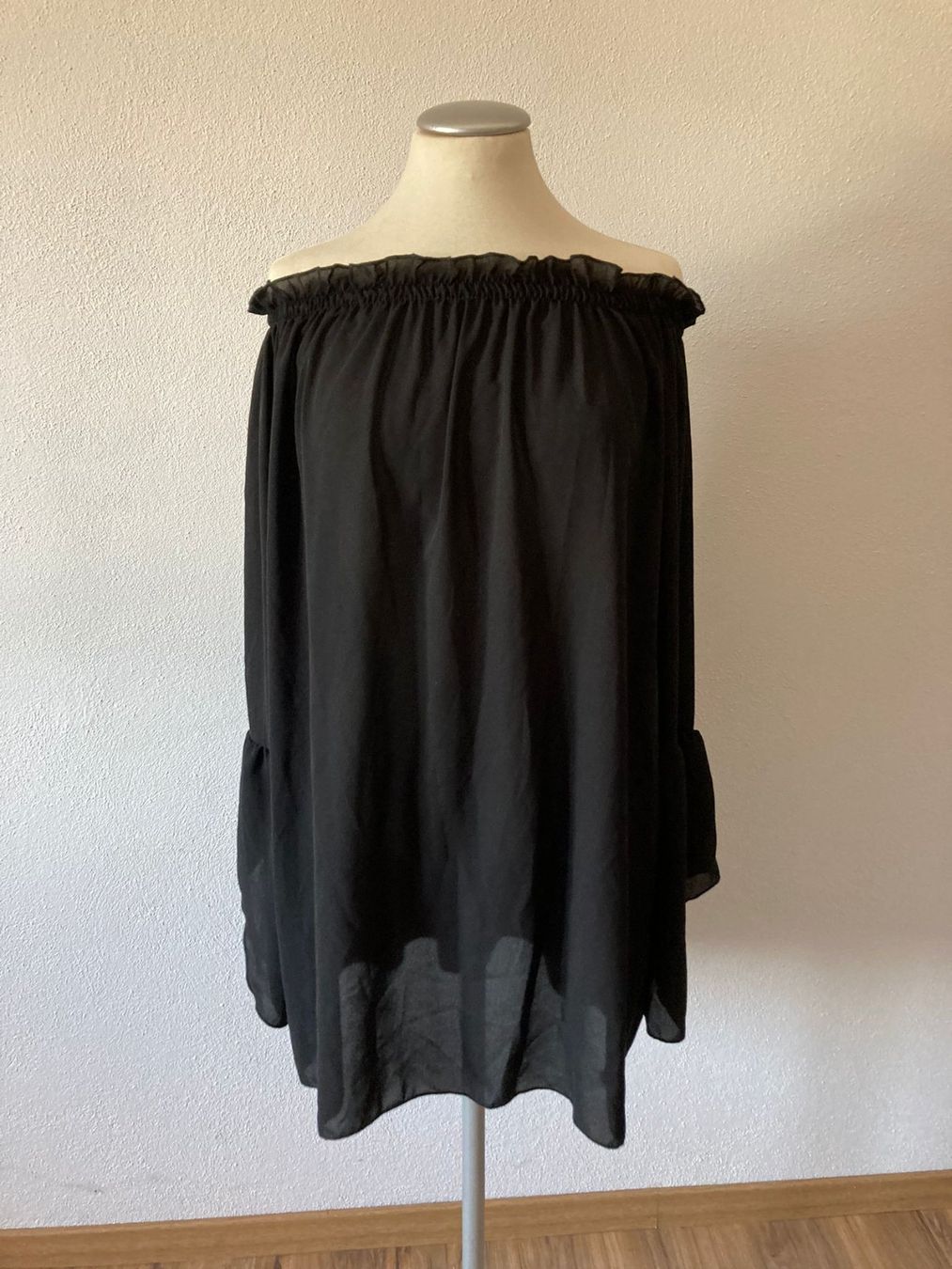 Camicette: Bluse mit Carmenausschnitt – Usato da Münchwilen TG venduto da Caroline_T.