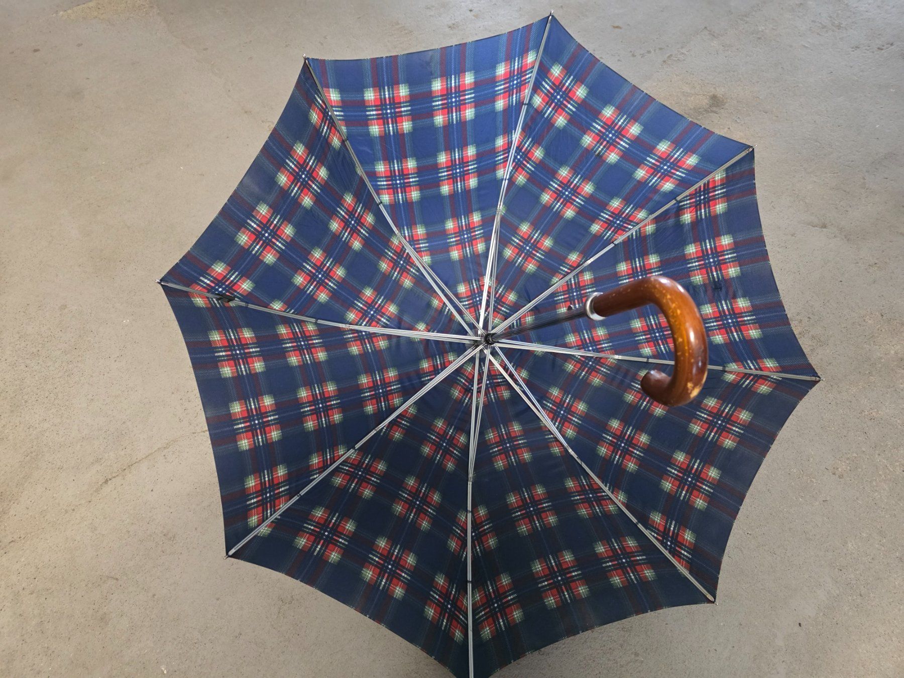 Ombrelli: robuster Regen Schirm 97cm x 118 cm C & A – Usato da Walterswil BE venduto da Lonitti 5