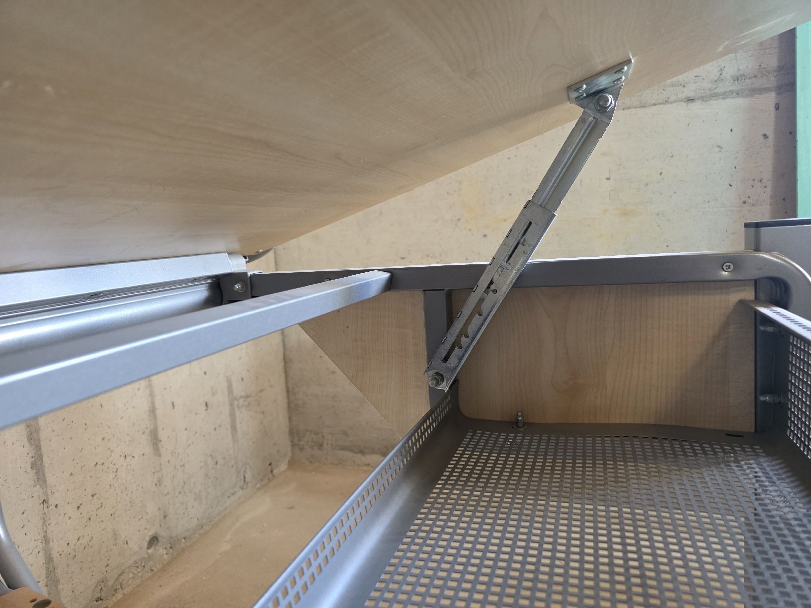 Schreibtische: bureau scolaire / Schultisch – Gebraucht aus Chevroux von giu_vmw7 2
