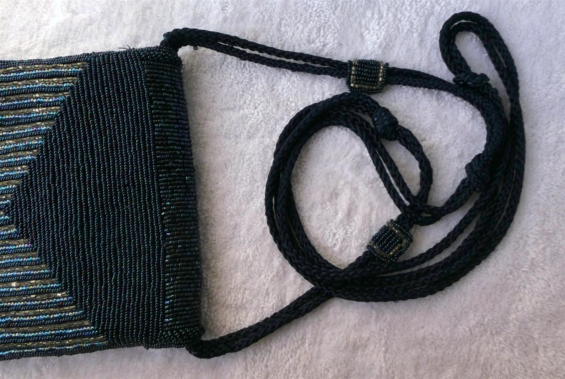Taschen für Damen: Tasche Umhängetasche Handtasche festlich mit Perlen – Gebraucht aus Frauenfeld von dhour 6