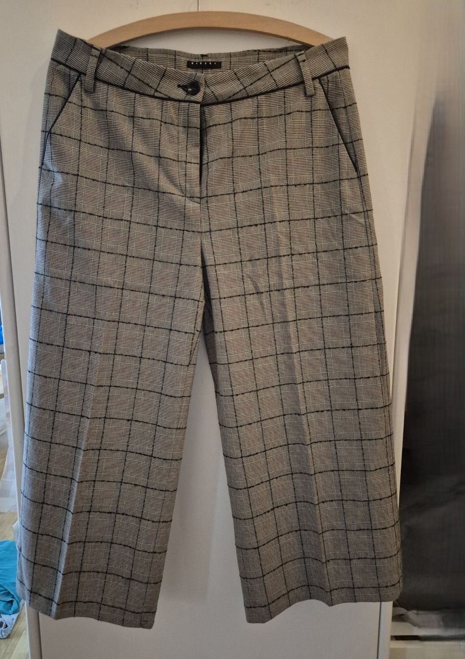 Sisley Pantaloni: 3/4 Hose von Sisley Grösse 38 – Usato da Männedorf venduto da kakischusser