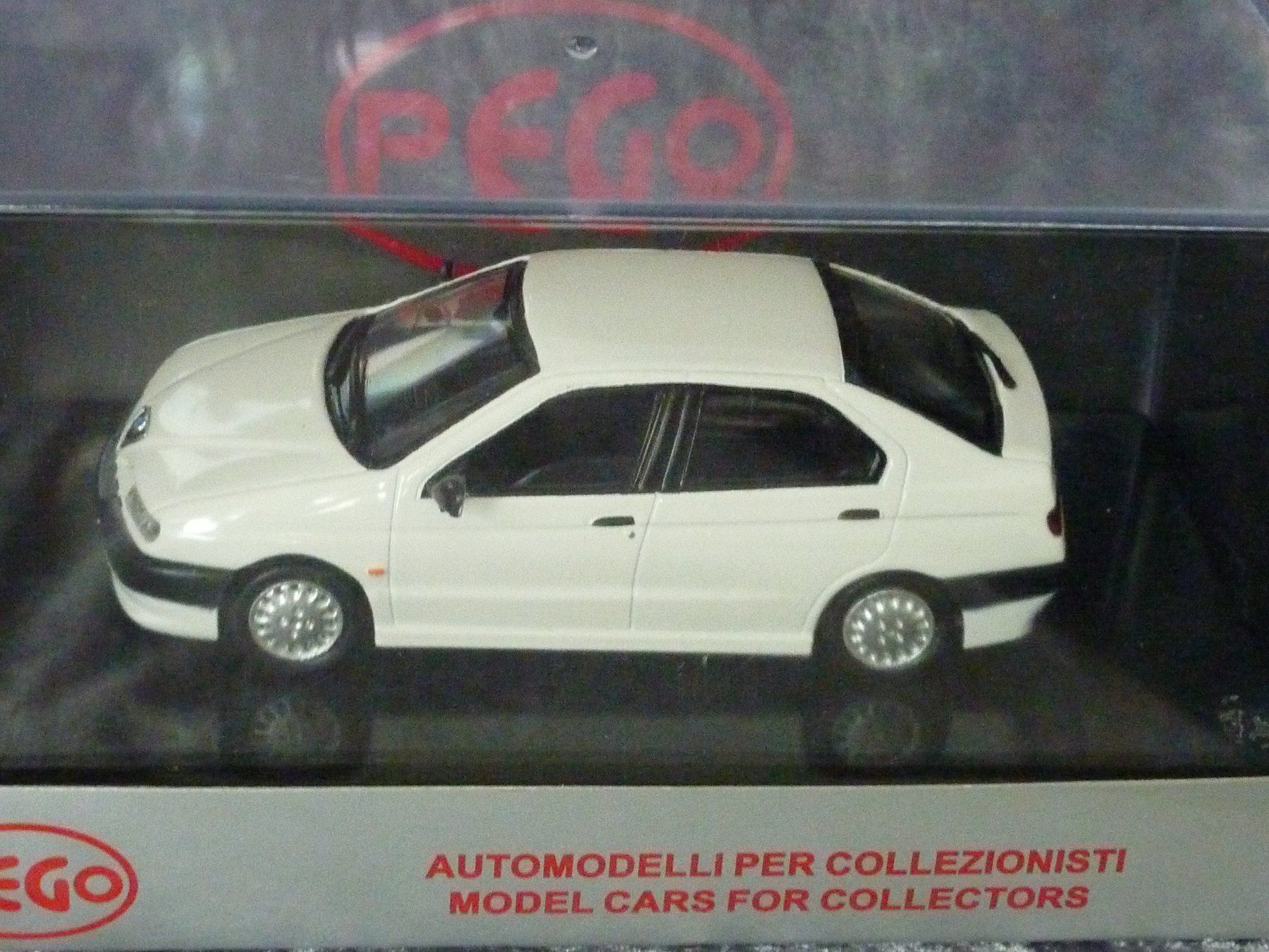 Alfa Romeo Modellini d'auto: Alfa Romeo 146  1:43 – Nuovo e nell'imballaggio originale da Dürrenäsch venduto da modellautos4you
