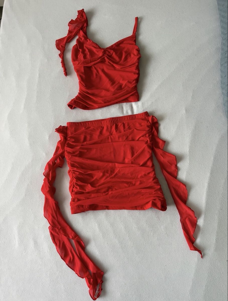 Tops: Rotes Top und Rock Set – Neuf (Voir description) à Oftringen par soraia.i 1