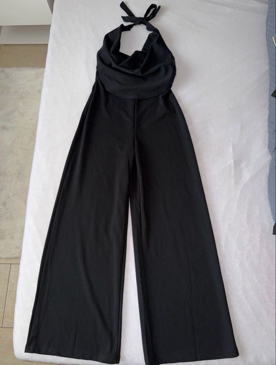 Jumpsuits: Schwarzer Neckholder Jumpsuit – Neuf (Voir description) à Oftringen par soraia.i 1