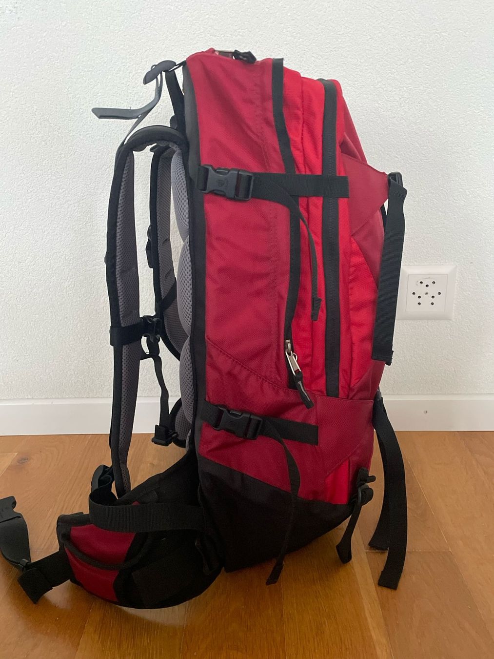 Deuter Zaini: DEUTER WANDERRUCKSACK TOUR 30 ALPINE – Nuovo (secondo la descrizione) da Zürich venduto da Fashionparade 1