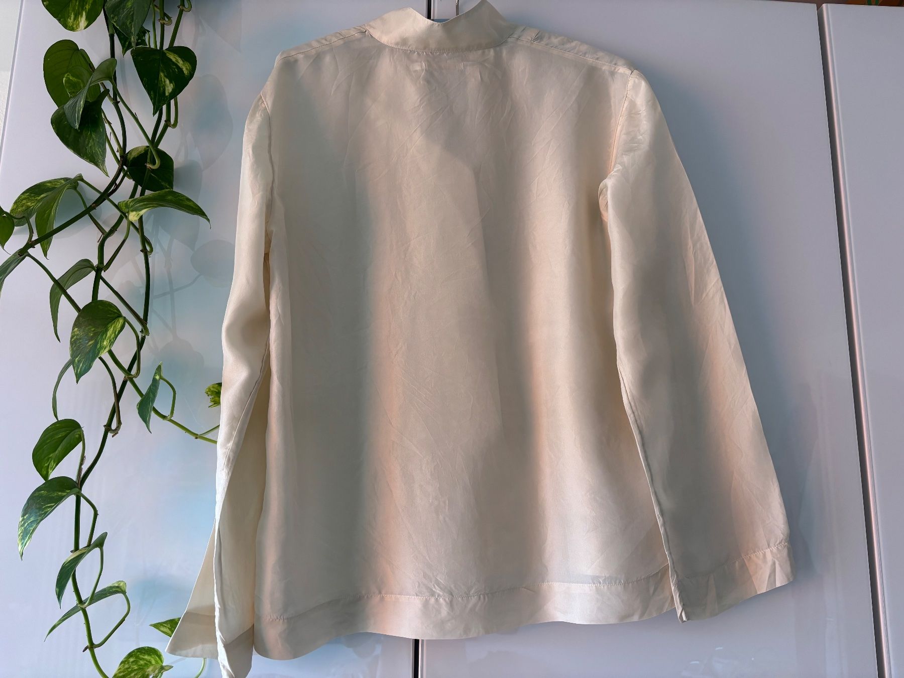 Cos Blusen: COS Seidenbluse in off-White Gr. 40 – Gebraucht aus Zürich von missmodernage 3