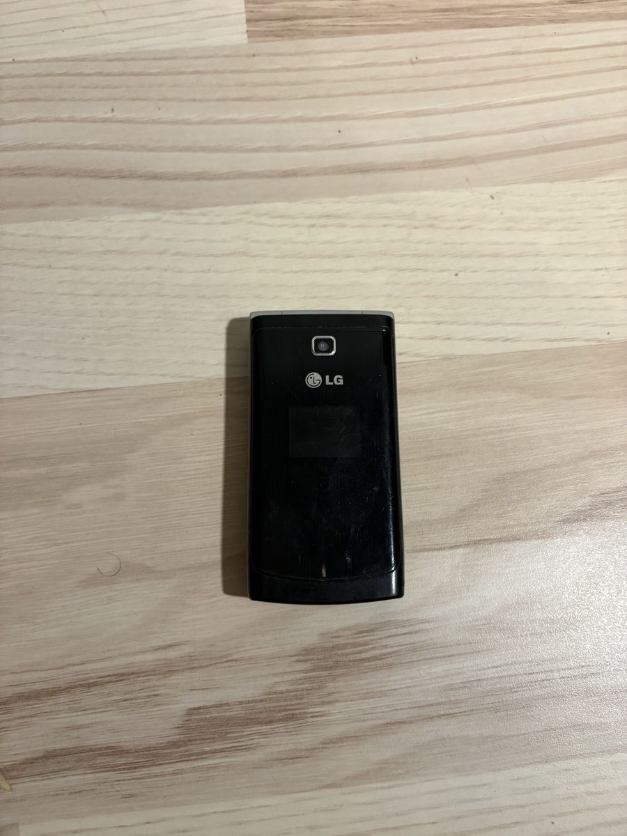 LG Telefoni cellulari / Smartphones: Téléphone à clapet LG – Usato da Cugy FR venduto da K78