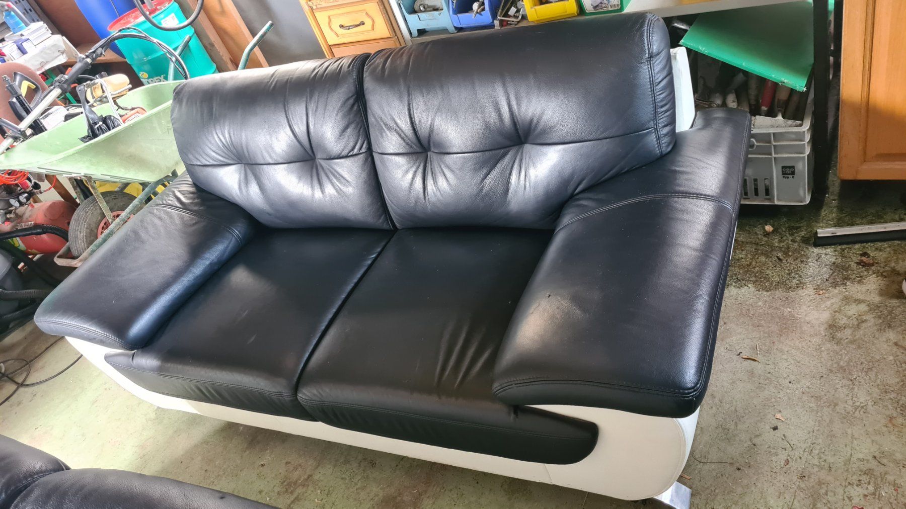 Divani: 2 Ledersofas schwarz/weiss - einmaliges Design – Usato da Schmidrüti venduto da Spashy