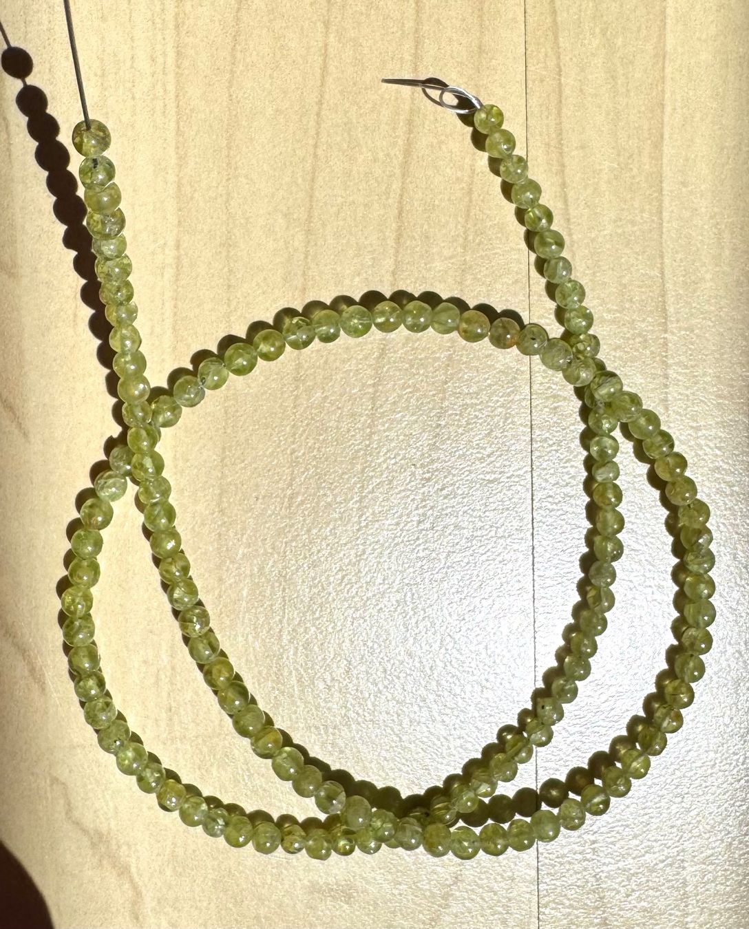 Ketten: Peridot. Olivin       runde Form    45cm  4mm – Neu und originalverpackt aus Leuggern von gemshow 2