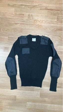 Strickpullover schwarz mit Patches Grösse L