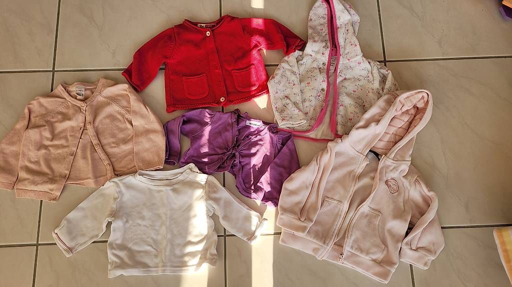 Lotti & Set di vestiti: Kleidung ab Geburt bis Gr. 86, ab 1,- – Usato da Fällanden venduto da vickita1