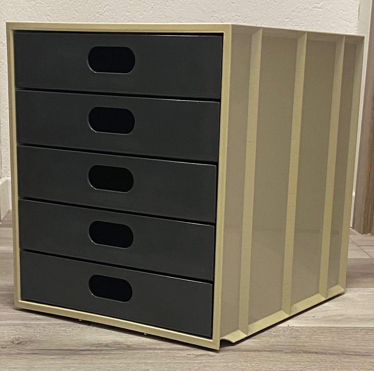 Ablagesysteme: Schubladenbox 5 Fächer hellgrau/dunkelgrau für A4 Ablage – Defekt aus Ennetmoos von Tabakfrei 1