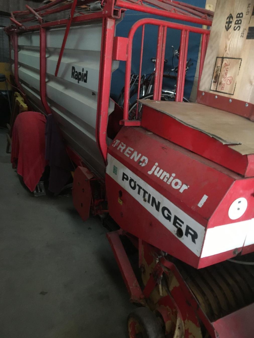 Pöttinger Rimorchi: Ladewagen Pöttinger Trend Junior 1 – Usato da Albligen venduto da Ford3183