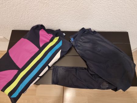 2 T-Shirt , Hose und Schorts Adidas S