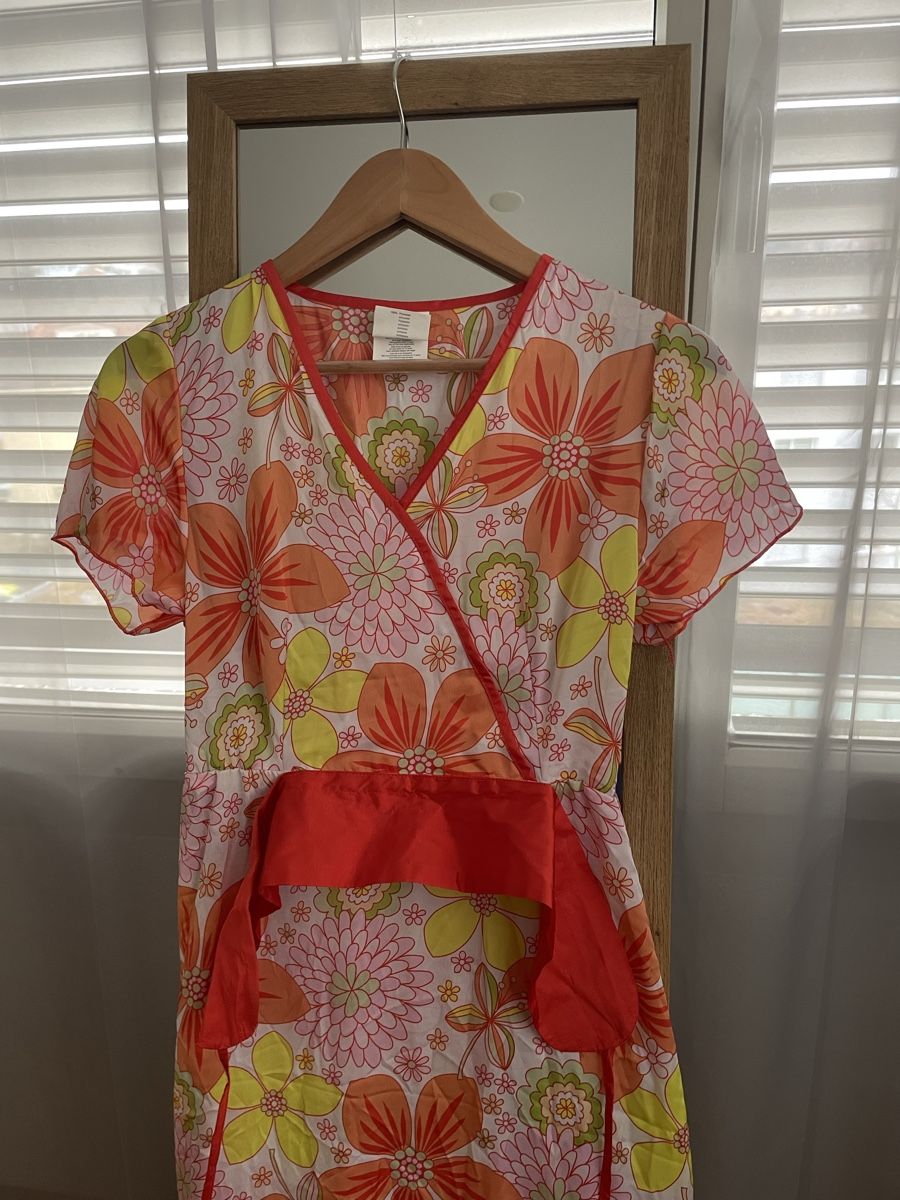 Costumi: Blumenkleid, Gr. 38, Retro – Usato da Oberwil BL venduto da Petermib 1