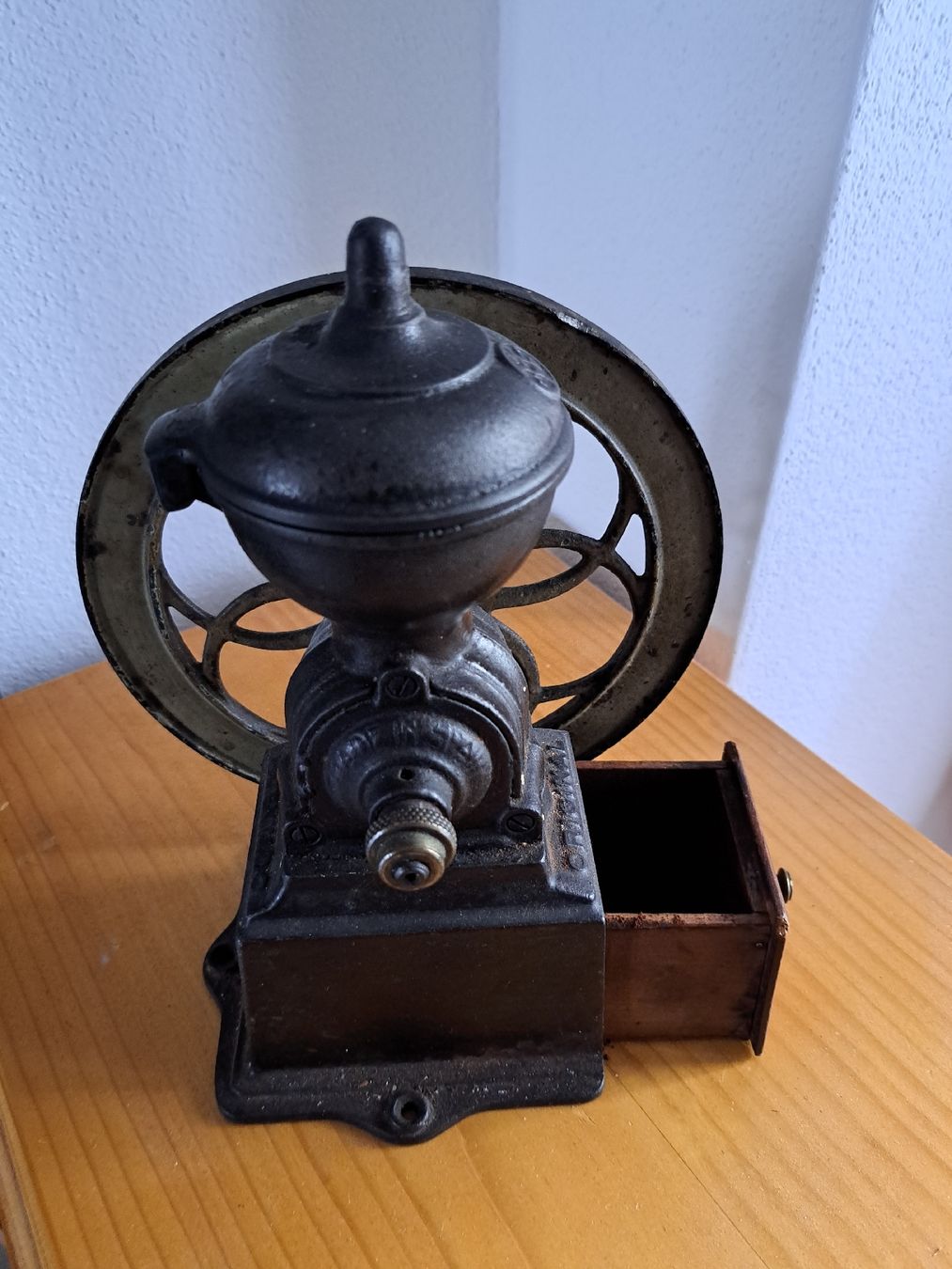 Macchine per caffè & Macchine per espresso: Kaffeemühle Gusseisen antik – Usato da Wettingen venduto da ML03 1