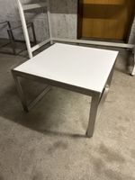 Moderner weisser Glastisch mit Chromgestell, Top Zustand!
