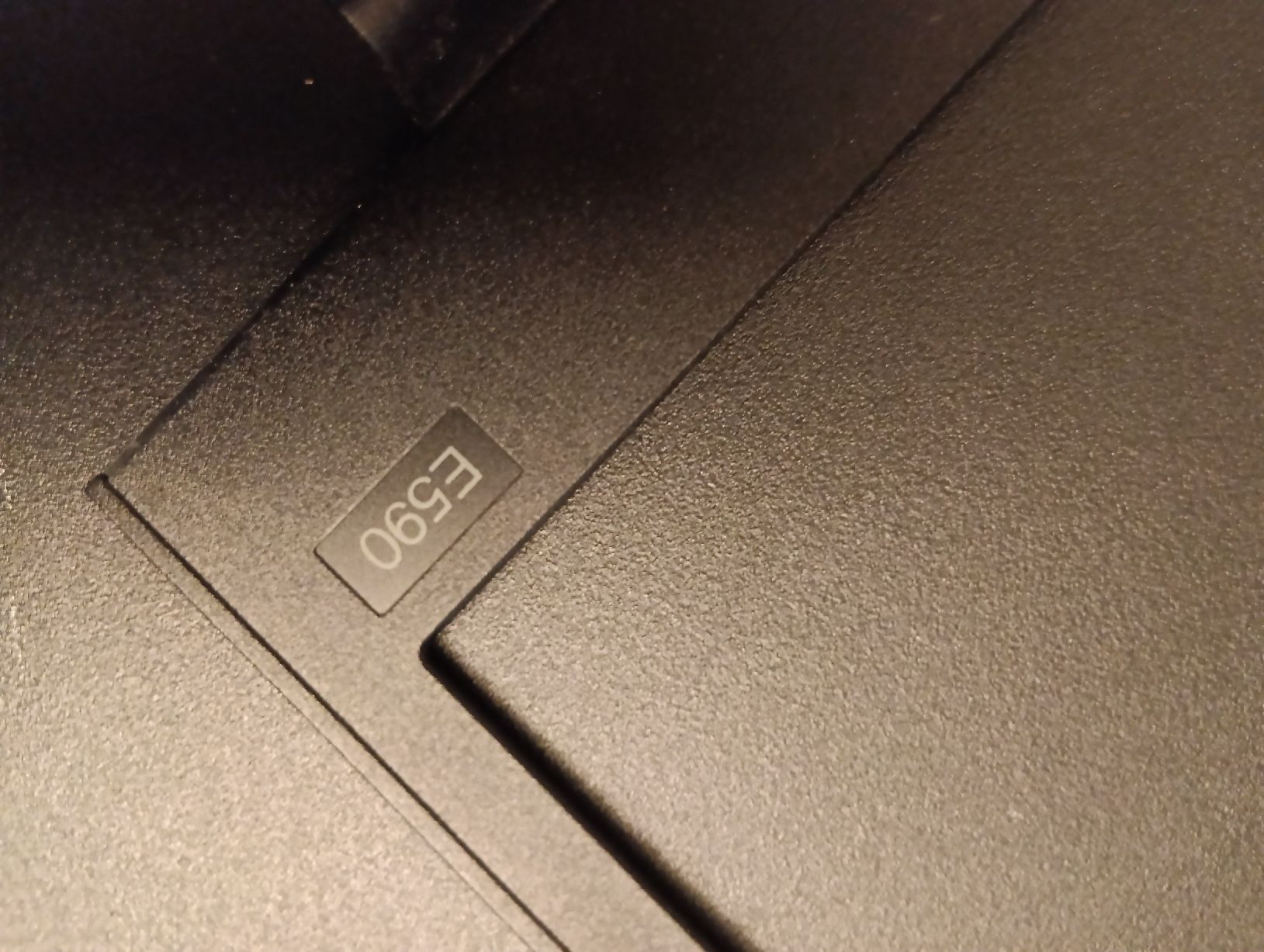 Lenovo Notebooks: Lenovo ThinkPad E590 defekt ohne RAM ohne SSD hinge broken – Defekt aus Zürich von TBG021 2