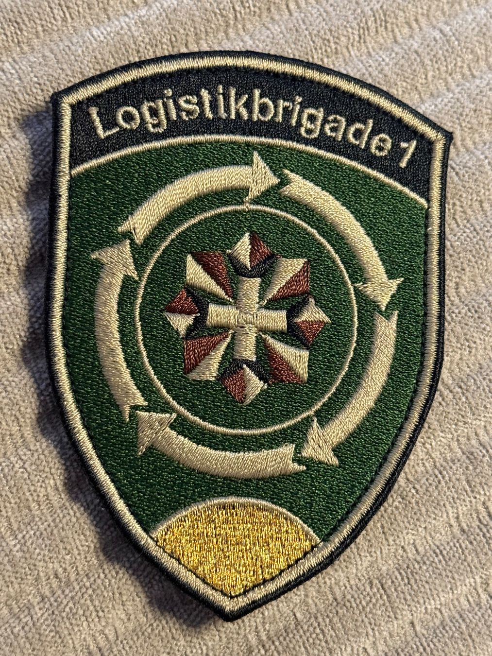 Schweizer Armee Placchette & Badge: B-Badge: Logistikbrigade 1 STAB - Schweizer Armee – Usato da Brütten venduto da Hst1