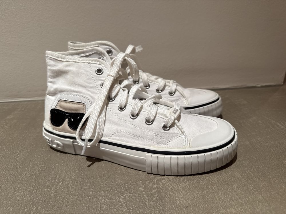 Chaussures femmes: Karl Lagerfeld Sneaker Gr.38 Weiss Top Zustand! – D'occasion à Schindellegi par butterfly242011
