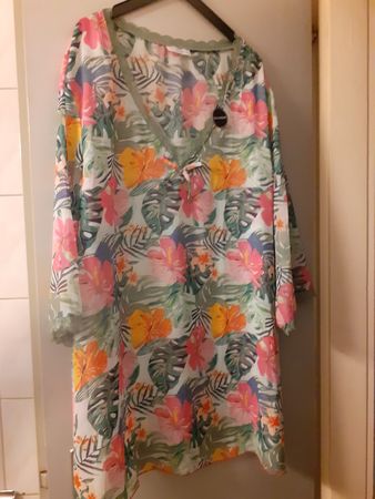 Strandtunika Blumenmuster bunt Grösse XXL neu mit Etikett