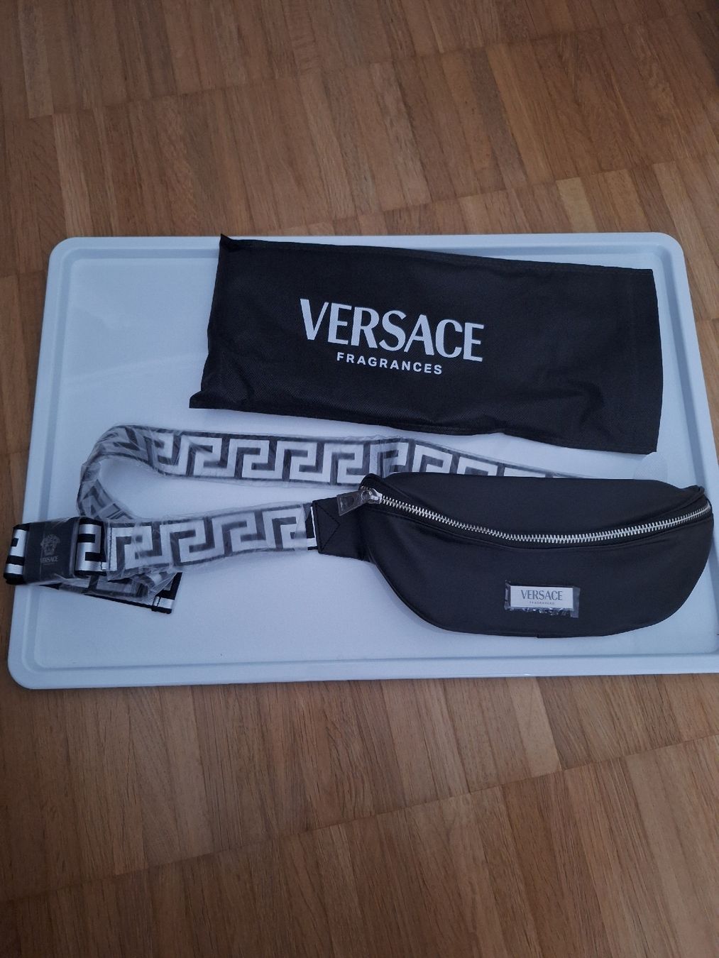 Versace Taschen für Damen: Versace Tasche – Neu und originalverpackt aus Mumpf von SwissDi