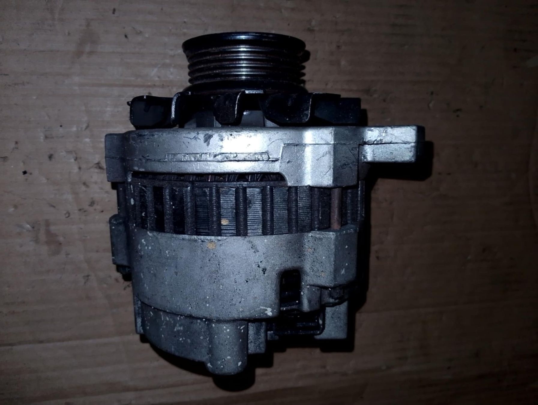 GM Tutti pezzi di ricambio auto: Alternator  GM 2 – Usato da Niedergösgen venduto da usc_tt5r 1