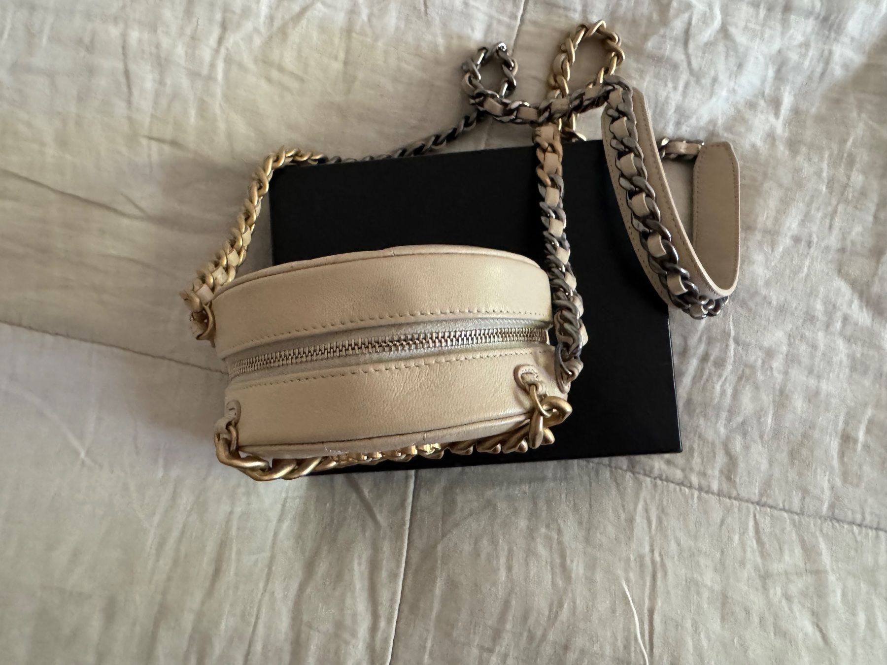 Chanel Borse da donna: Chanel 19 runde Clutch Lammleder Beige – Usato da Zürich venduto da juliazh 3