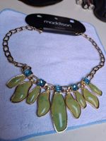 Collier Maddison doré avec pierres vertes état neuf