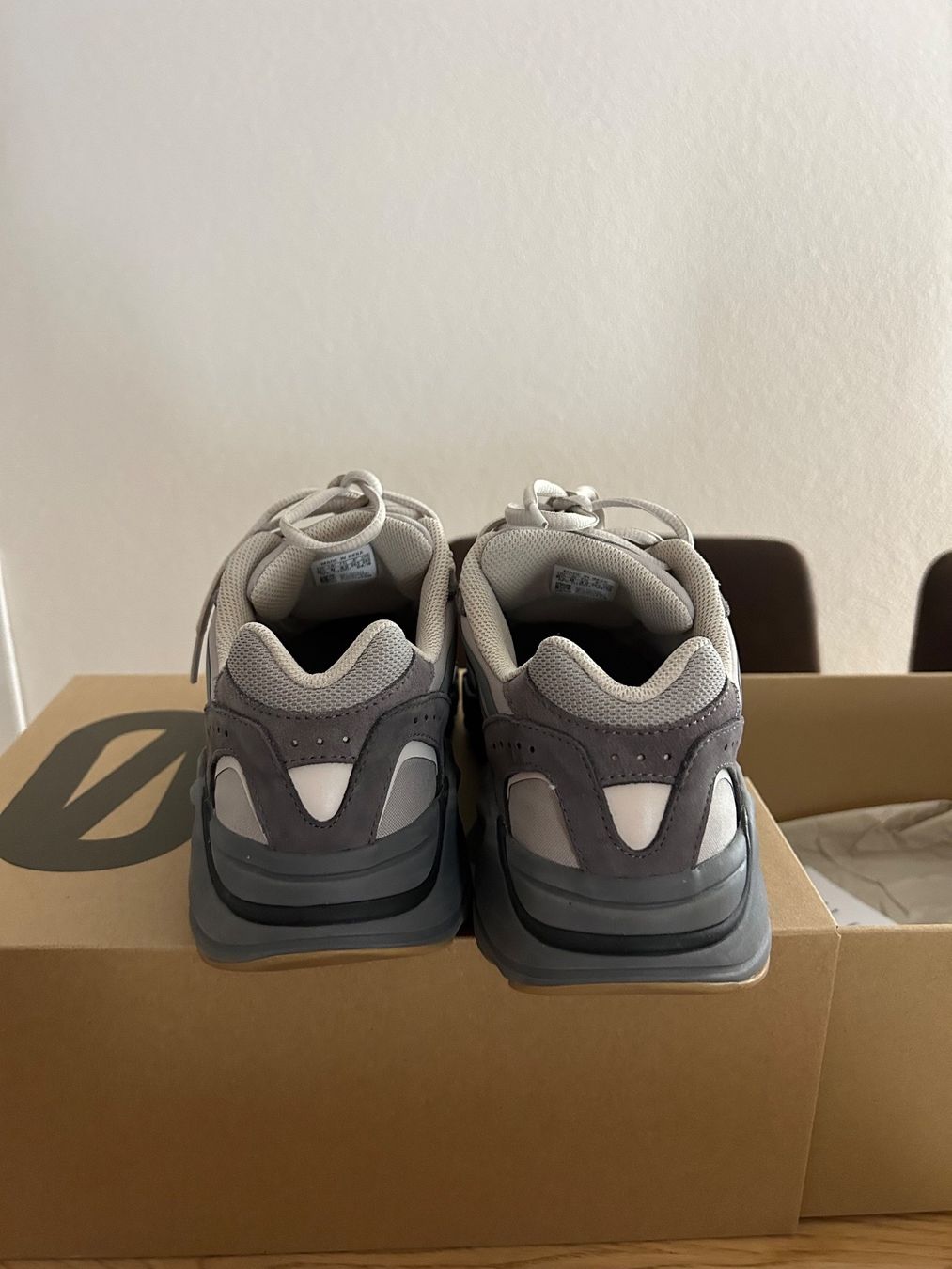Adidas Scarpe da uomo: adidas Yeezy Boost 700 V2 Tephra – Nuovo (secondo la descrizione) da Neftenbach venduto da Vespa796 3